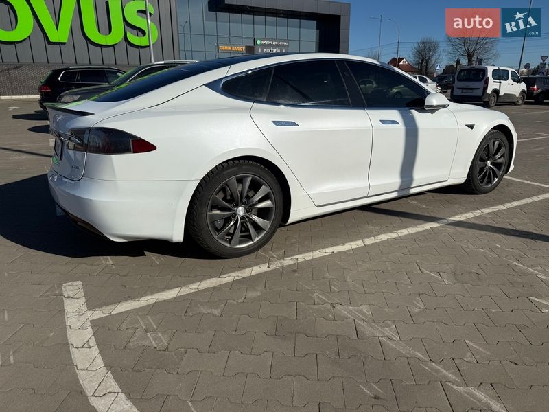 Ліфтбек Tesla Model S 2017 в Києві