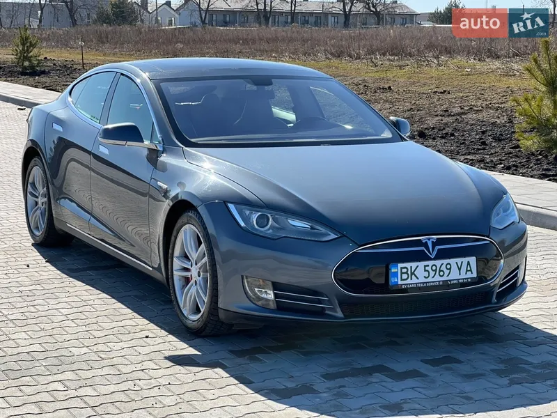 Tesla Model S 2013