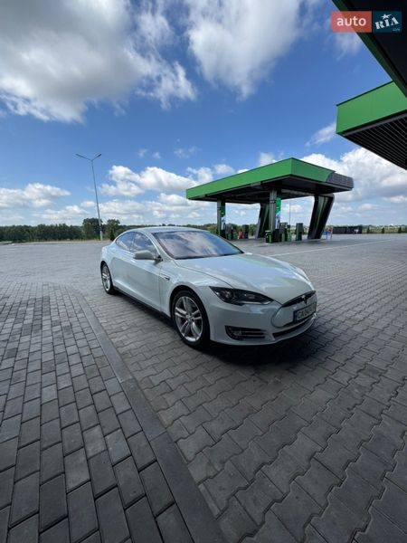 Ліфтбек Tesla Model S 2015 в Бершаді