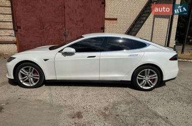 Ліфтбек Tesla Model S 2015 в Бершаді