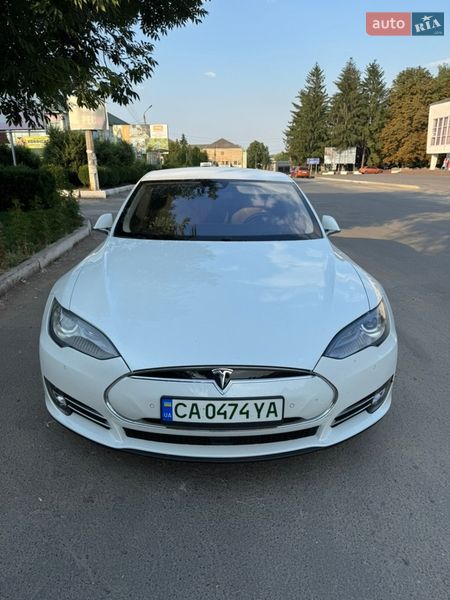Ліфтбек Tesla Model S 2015 в Бершаді