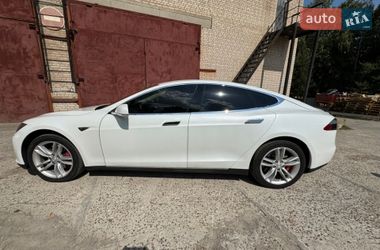 Ліфтбек Tesla Model S 2015 в Бершаді