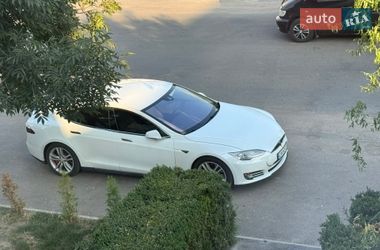 Ліфтбек Tesla Model S 2015 в Бершаді
