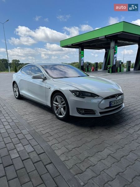 Ліфтбек Tesla Model S 2015 в Бершаді