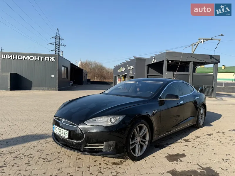 Tesla Model S 2013