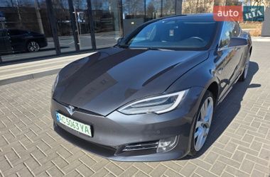 Tesla Model S 2020