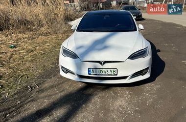 Tesla Model S  2020