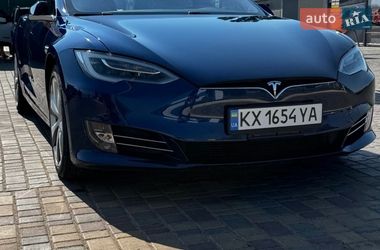 Tesla Model S  2020