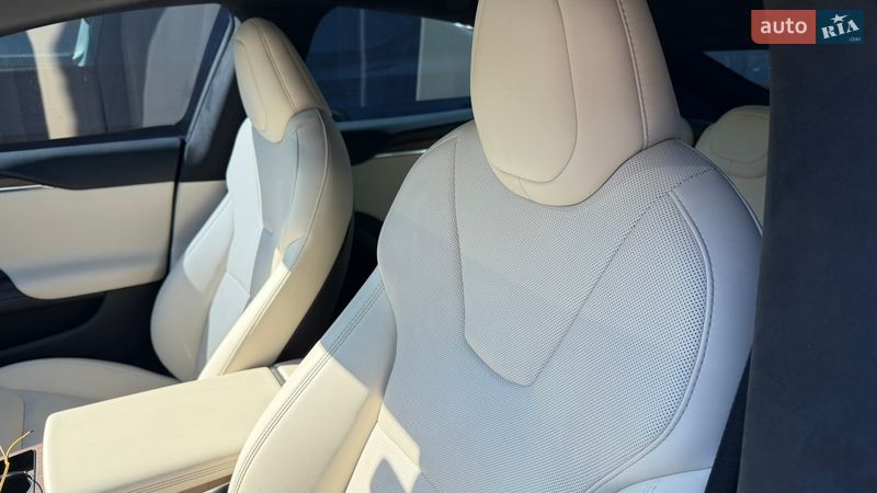 Ліфтбек Tesla Model S 2021 в Львові