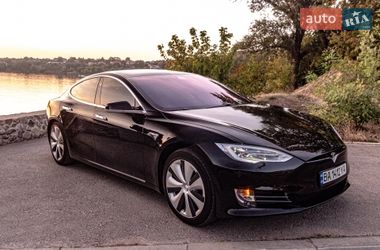 Tesla Model S  2020