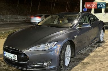 Tesla Model S 2015