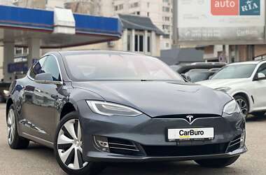 Tesla Model S  2020
