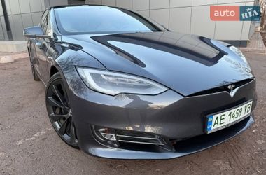 Tesla Model S  2020