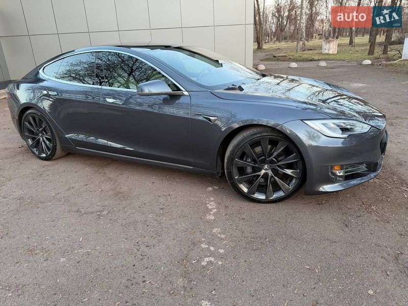 Лифтбек Tesla Model S 2020 в Кривом Роге