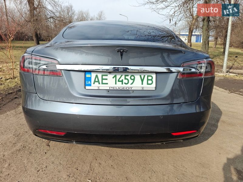 Лифтбек Tesla Model S 2020 в Кривом Роге