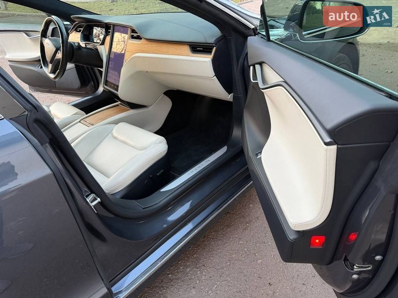 Лифтбек Tesla Model S 2020 в Кривом Роге