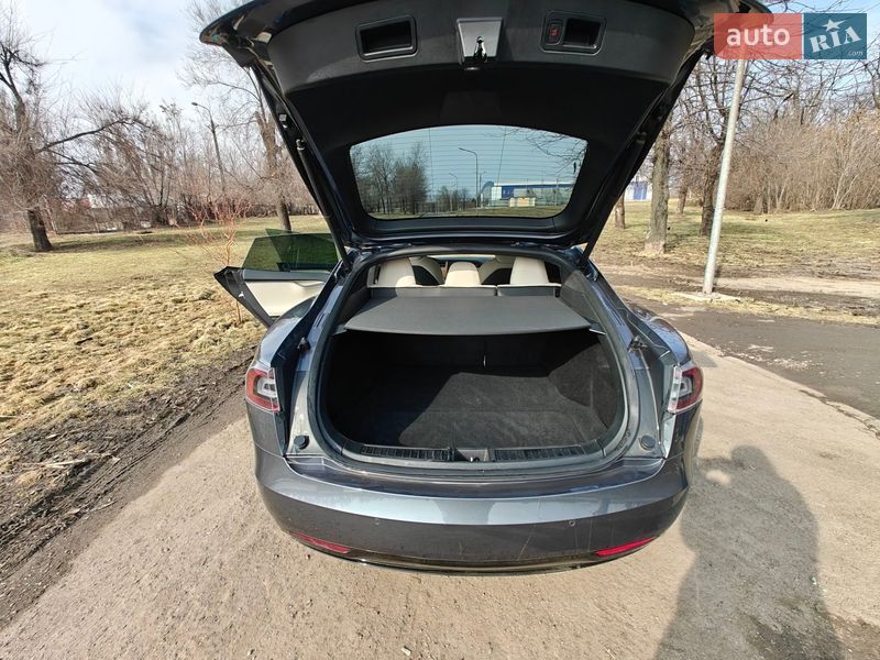 Лифтбек Tesla Model S 2020 в Кривом Роге
