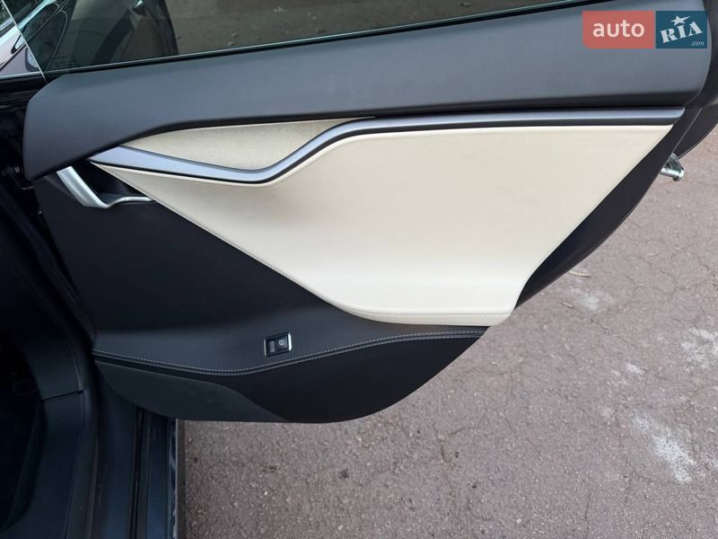 Лифтбек Tesla Model S 2020 в Кривом Роге