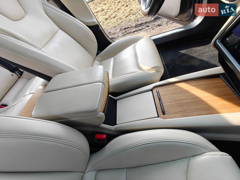 Лифтбек Tesla Model S 2020 в Кривом Роге
