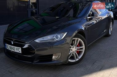 Tesla Model S 2015