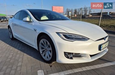 Tesla Model S  2020