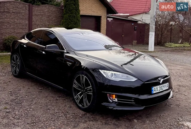 Tesla Model S 2015