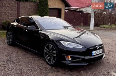 Tesla Model S 2015