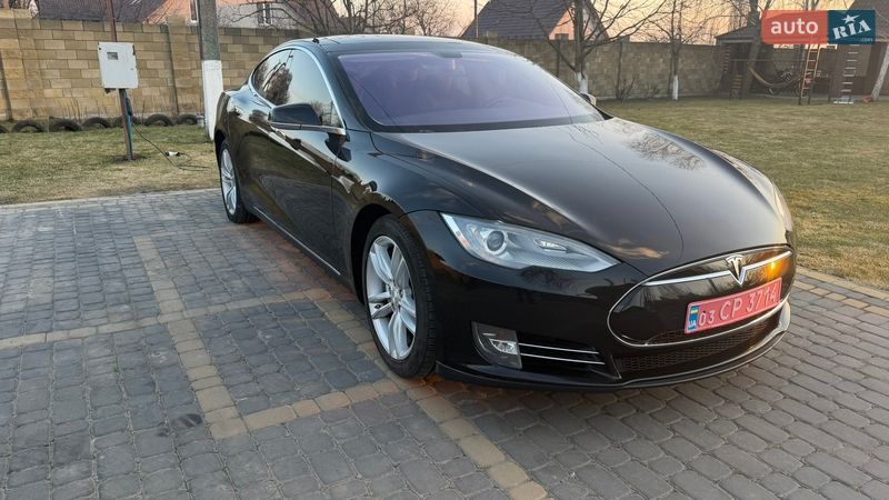 Tesla Model S 2014