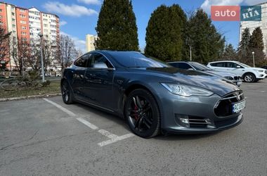 Tesla Model S 2014