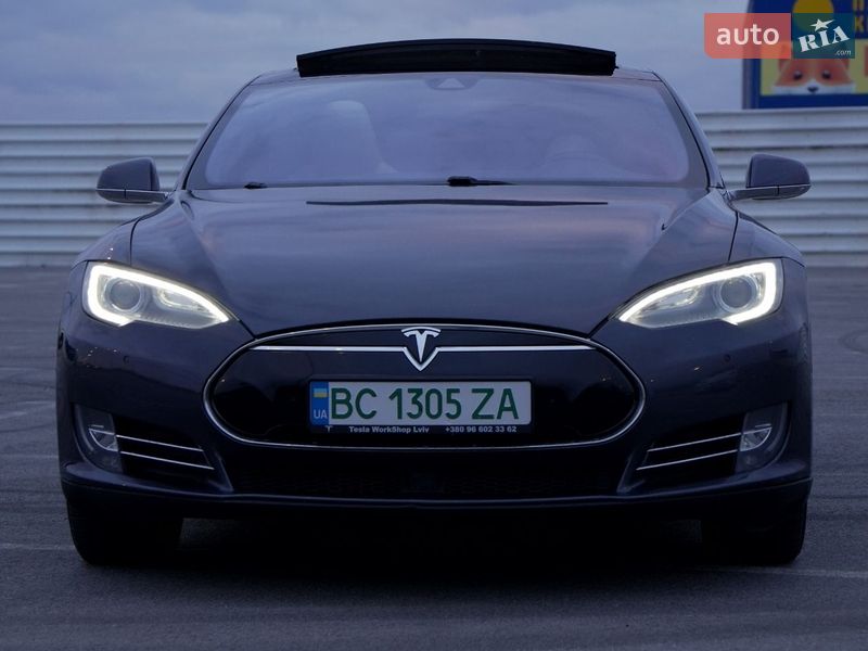 Tesla Model S 2015