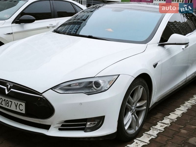 Ліфтбек Tesla Model S 2014 в Львові фото 51 Ліфтбек Tesla Model S 2014 в Львові
