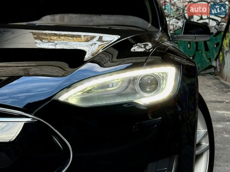 Ліфтбек Tesla Model S 2014 в Одесі