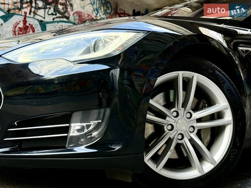 Ліфтбек Tesla Model S 2014 в Одесі