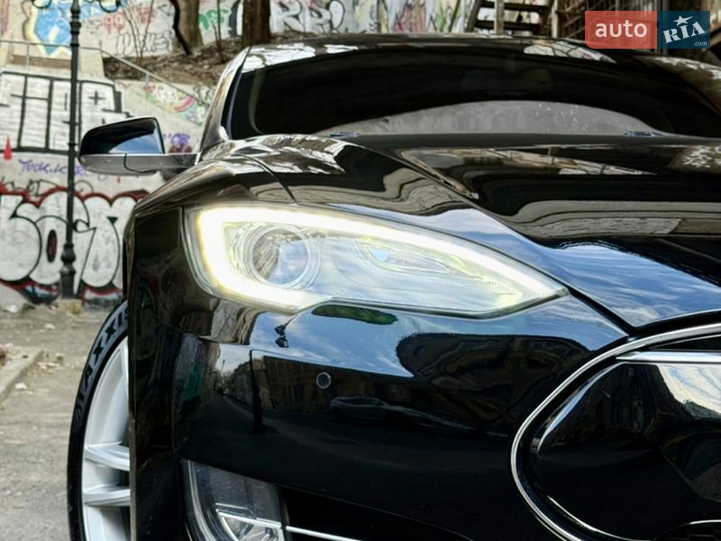 Ліфтбек Tesla Model S 2014 в Одесі