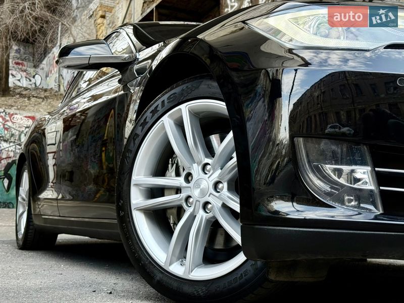 Ліфтбек Tesla Model S 2014 в Одесі