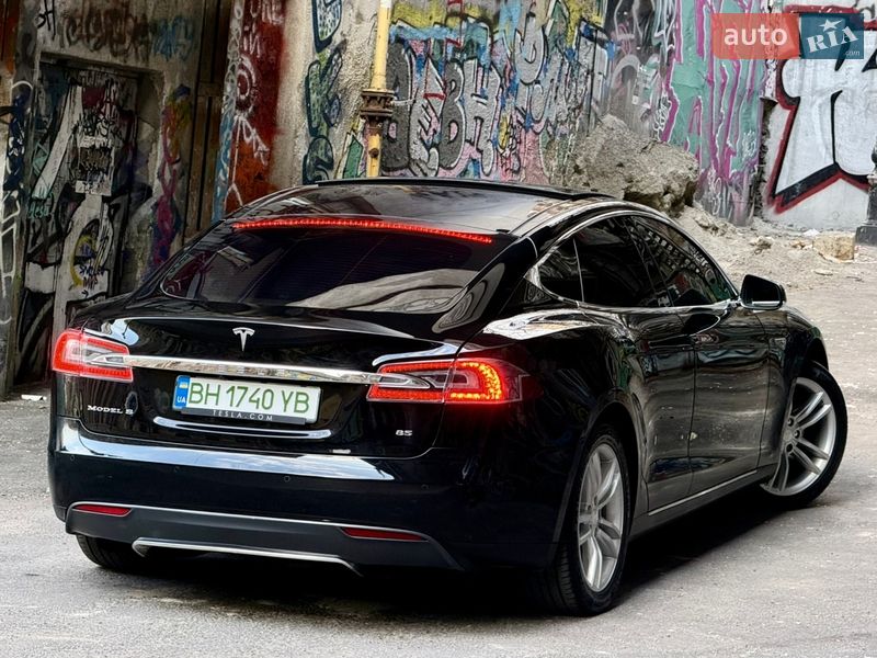 Ліфтбек Tesla Model S 2014 в Одесі