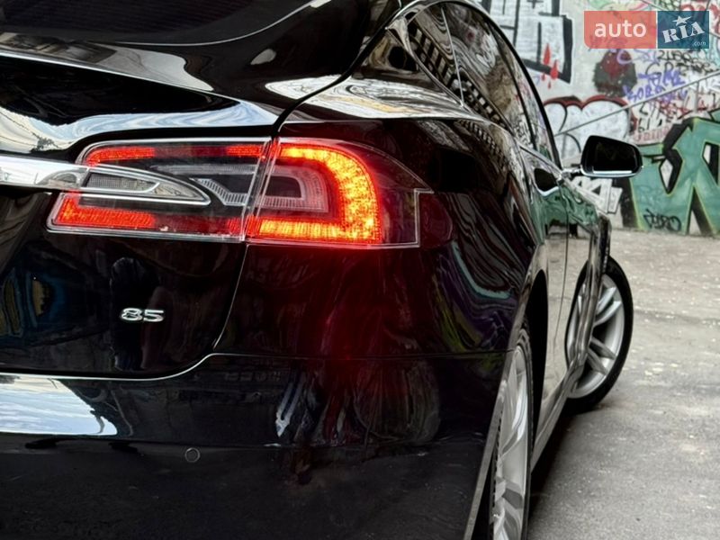 Ліфтбек Tesla Model S 2014 в Одесі