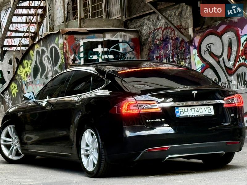 Ліфтбек Tesla Model S 2014 в Одесі