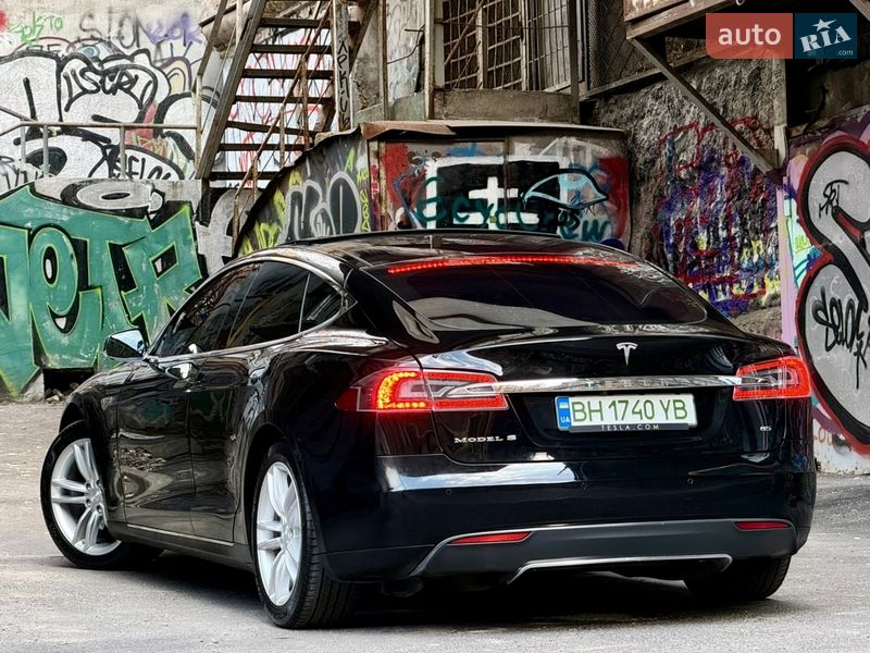 Ліфтбек Tesla Model S 2014 в Одесі