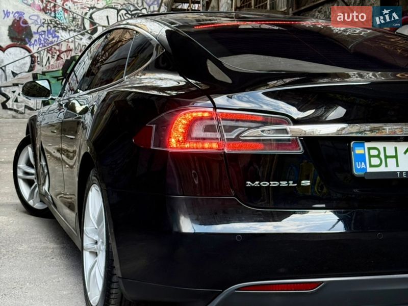 Ліфтбек Tesla Model S 2014 в Одесі