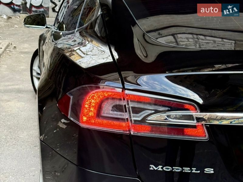 Ліфтбек Tesla Model S 2014 в Одесі