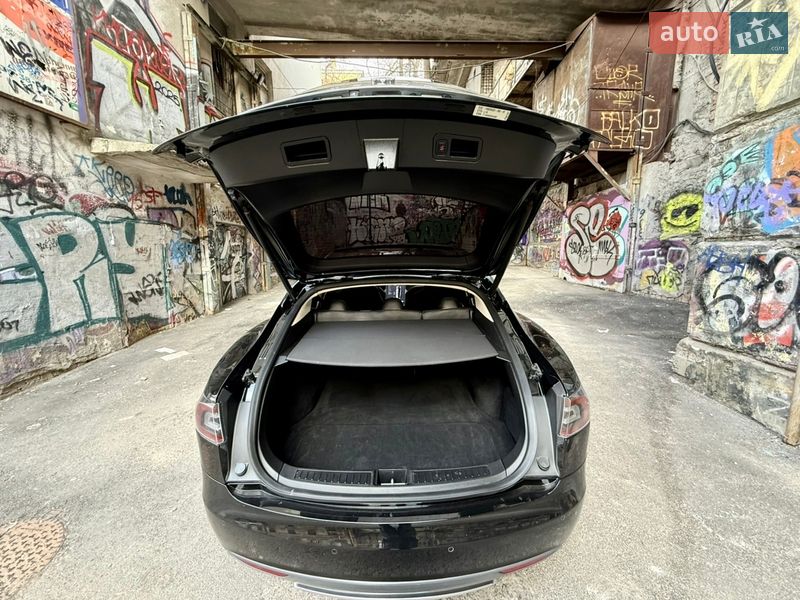 Ліфтбек Tesla Model S 2014 в Одесі