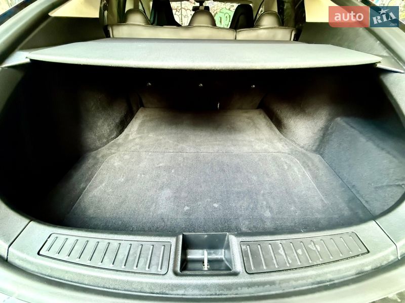 Ліфтбек Tesla Model S 2014 в Одесі