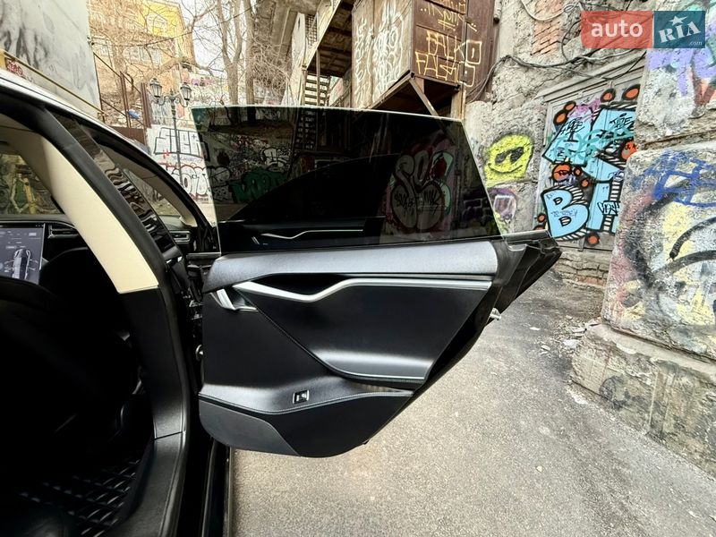 Ліфтбек Tesla Model S 2014 в Одесі