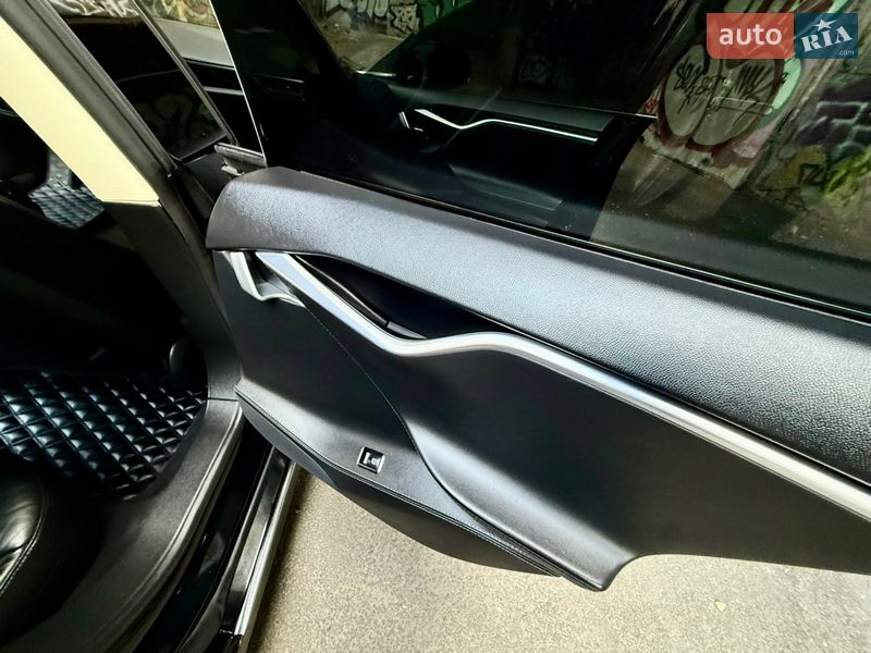 Ліфтбек Tesla Model S 2014 в Одесі