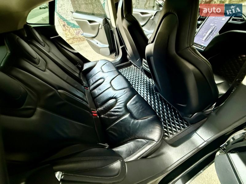 Ліфтбек Tesla Model S 2014 в Одесі