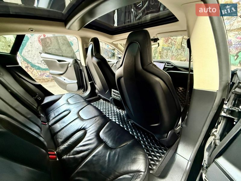 Ліфтбек Tesla Model S 2014 в Одесі