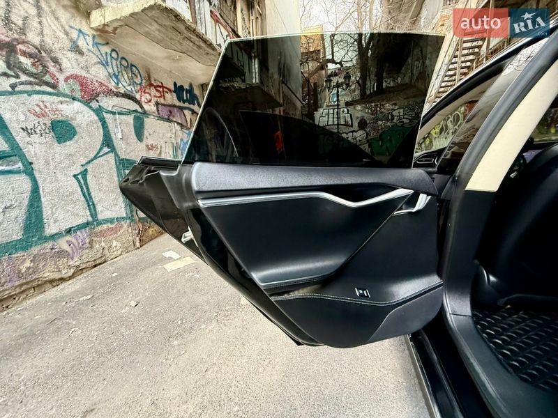 Ліфтбек Tesla Model S 2014 в Одесі