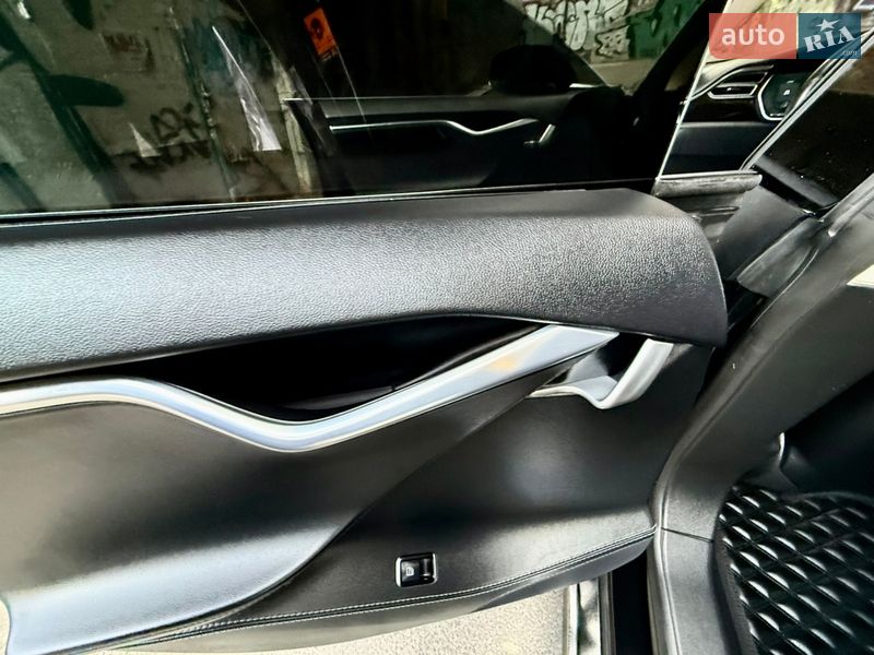 Ліфтбек Tesla Model S 2014 в Одесі