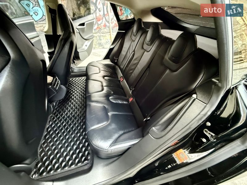 Ліфтбек Tesla Model S 2014 в Одесі